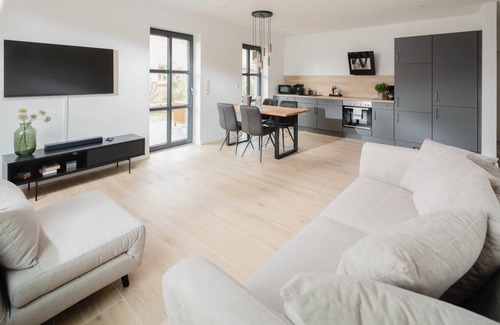 Greetsiel Apartment | Suite Süd | Seitliche Wasserlage