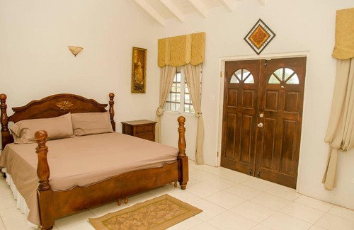 Dickenson Bay Apartment | Suite Serenade