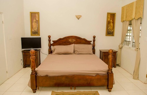 Dickenson Bay Apartment | Suite Serenade