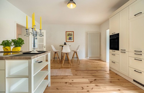 Dedelstorf Apartment | Suite with Conservatory, Mountain View, Shared Pool & Wi-Fi