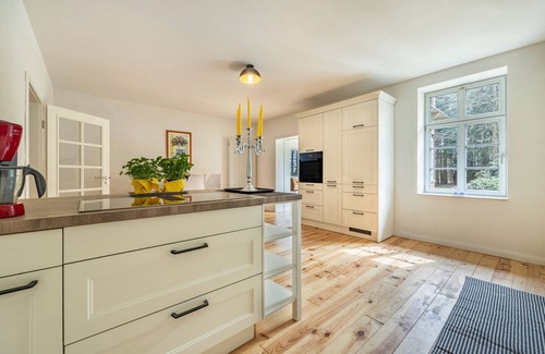 Dedelstorf Apartment | Suite with Conservatory, Mountain View, Shared Pool & Wi-Fi