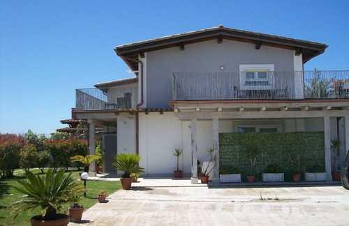 Ladispoli Apartment | SUITE WITH IMPERIAL GARDEN Holiday home