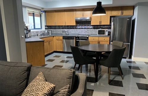 White Rock House | Suite with ocean view patio, three blocks to pier.