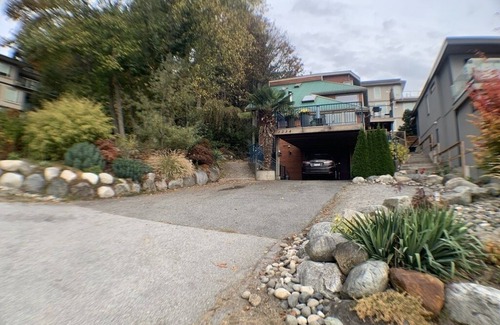 White Rock House | Suite with ocean view patio, three blocks to pier.