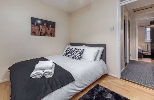 Thamesmead East House | Suites By Rehoboth - Courtland House