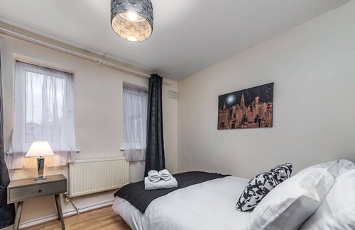 Thamesmead East House | Suites By Rehoboth - Courtland House