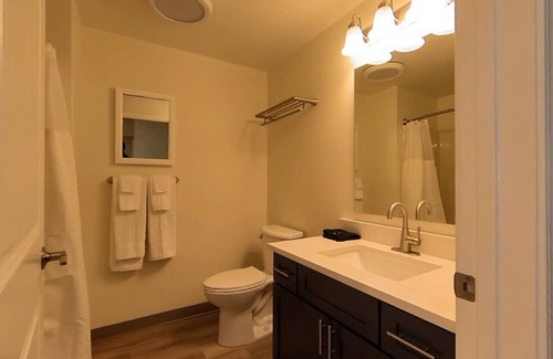 Oread Apartment | Suites On Mass - C3