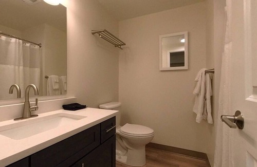 Oread Apartment | Suites On Mass - C3