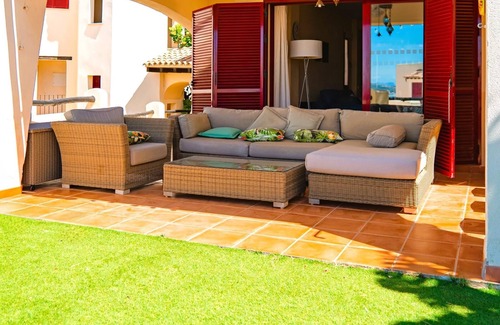 Bahia de Casares Apartment | Suitur Bahía apartment jacuzzi barbecue