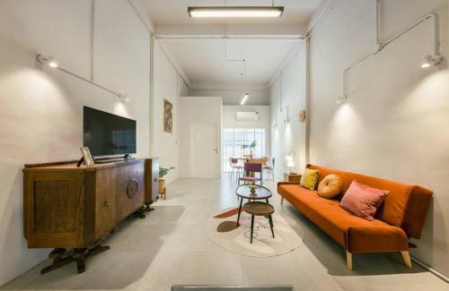 Phra Khanong Apartment | Sukhumvit entire house 7 pax - 2 mins walk from skytrain