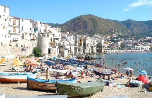 Campofelice di Roccella Apartment | Sul mare con spiaggetta privata vicino a Cefalù.