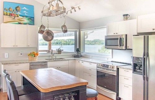 Midland Cottage | Sumac Trail - Modern Waterfront Cottage w/Hot Tub, Pool Table, Watercraft