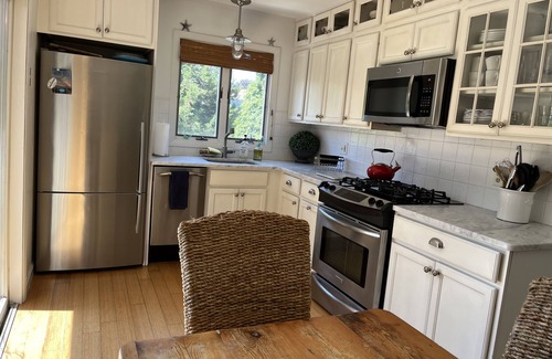 Snug Harbor House | Summer 2026 - Updated 2 Bedroom in Snug Harbor East Matunuck Pet Friendly