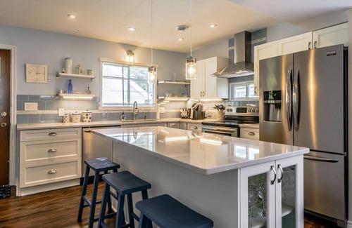 Crystal Beach House | Summer Banks Paradise - 4 Minute walk to Beach, 25 Min drive to Niagara Falls