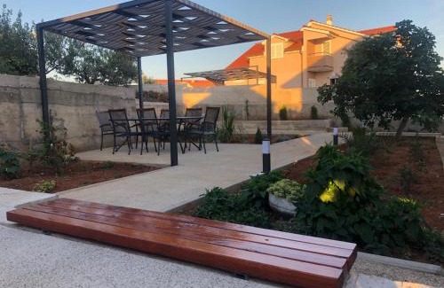 Meterize Apartment | Summer Breeze apartment - Quiet place with a spectacular view and a garden