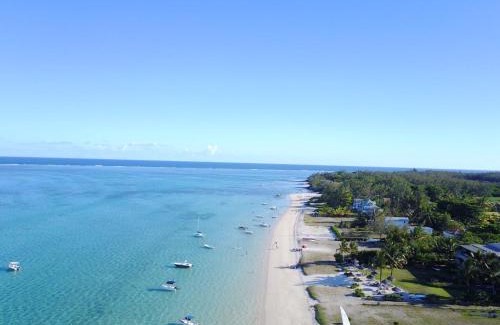 Pointe D'esny Apartment | Summer Breeze Beachfront Luxury Apartment Pointe d'Esny