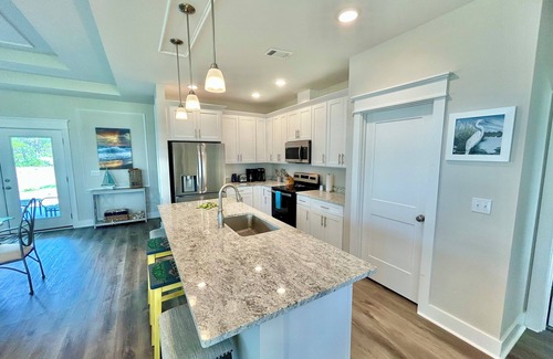 Eastpoint House | Summer Breeze, community pool