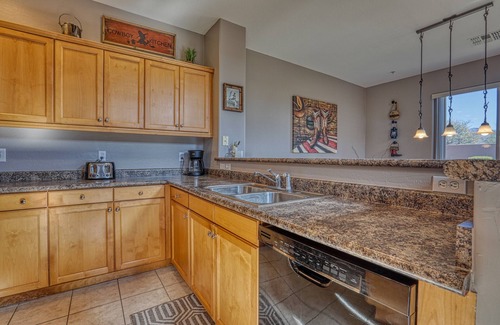 Talon Retreat Condo | Summer Deal! Grayhawk Retreat: 2BR Luxe Townhome - Pool, HotTub & Mountain Views