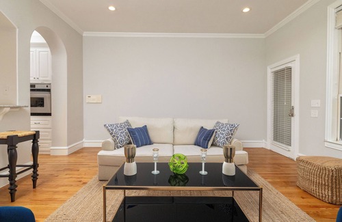 Park Cities House | Summer Family Home Steps from SMU & Highland Park