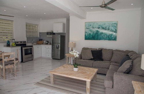 Gibbes House | Summer Getaway: 2Bed Bungalow with Private Pool