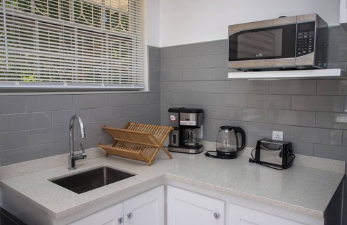 Gibbes House | Summer Getaway: 2Bed Bungalow with Private Pool