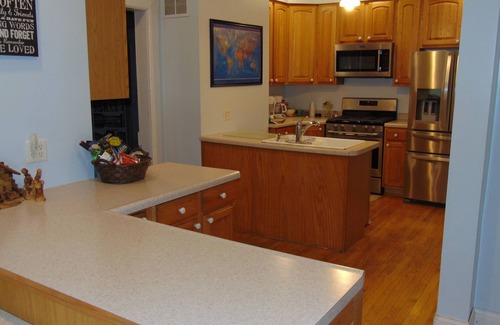 Granger House | Summer or gametime! Historic, updated w/2 Ensuites! 7 real beds. ND close by!