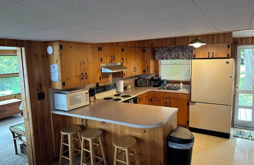 Auburn Cottage | Summer Retreat at Taylor Pond