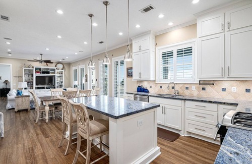 Crystal Beach House | Summer Salt - 3 Bedroom - 2 Bath - Sleeps 10