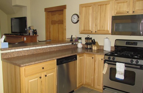 Weisshorn Apartment | Summer Spec ONLY 295 night 2 BR 2 BA, Hot Tub, Deck, 1/2 Mi Town, parking!