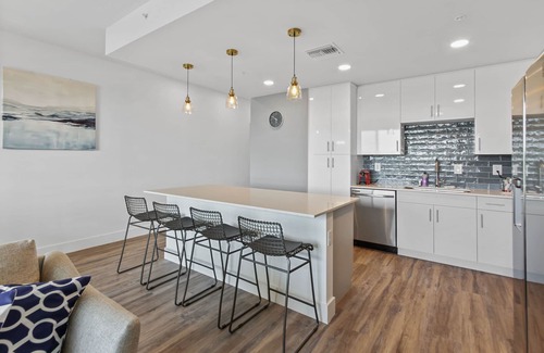 North Trail Condo | Summer Special! 1/1.5 Penthouse at The Strand – Water View