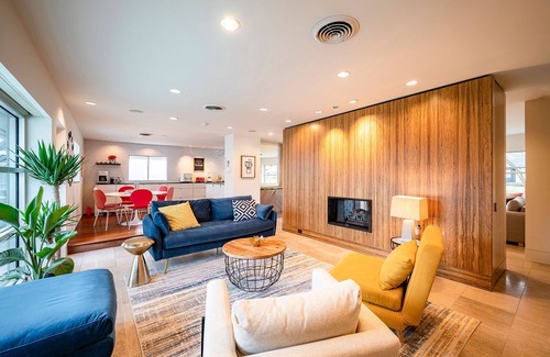 Lazybrook/Timbergrove House | Summer with pool/jacuzzi/outdoor cinema/backyard paradise!