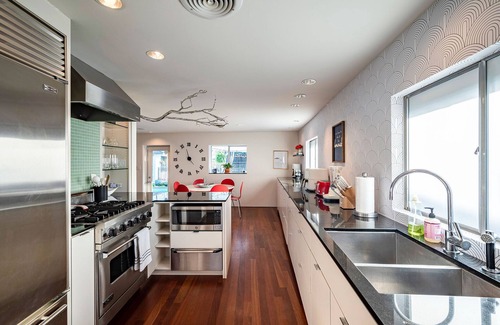 Lazybrook/Timbergrove House | Summer with pool/jacuzzi/outdoor cinema/backyard paradise!