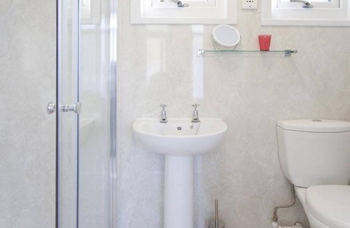 Bishopston Ski Chalet | Summercliffe Chalet in the beautiful Swansea