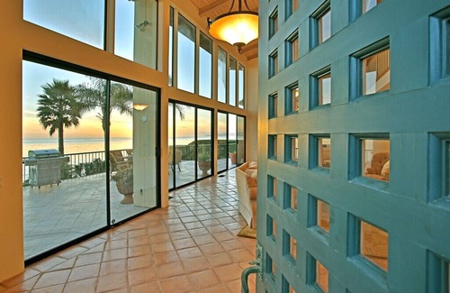 Summerland House | Summerland Beach Retreat - Fun in the Sun and on The Beach