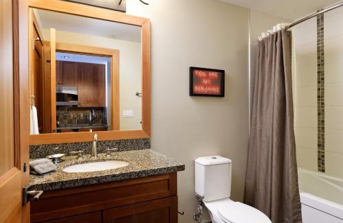 Snowmass Village Apartment | Summertime Sanctuary Top-floor Mountain Studio