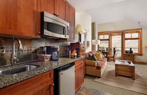 Snowmass Village Apartment | Summertime Sanctuary Top-floor Mountain Studio