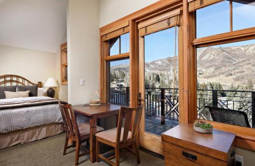 Snowmass Village Apartment | Summertime Sanctuary Top-floor Mountain Studio