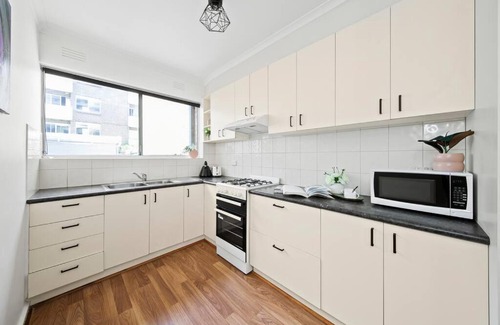 Albert Park Apartment | Sun and Sand Albert Park
