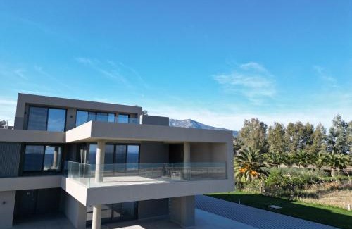 Paralio Astros Apartment | Sun and Sea Apartment - Beachfront, 2 Bedrooms with Sea View & Garden