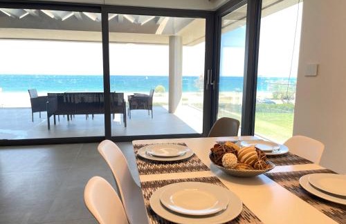 Paralio Astros Apartment | Sun and Sea Apartment - Beachfront, 2 Bedrooms with Sea View & Garden