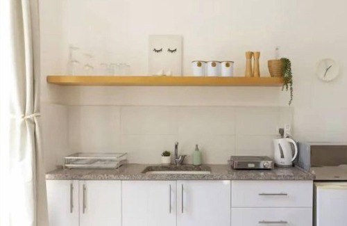 Florentin Apartment | Sun Balcony Studio|Steps from Rothschild Boulevard