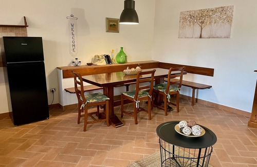Montescudaio Apartment | Sun Cottage in Tuscany Hillside Near the Sea, Ultra WiFi and Parking