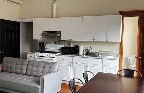South Philadelphia Apartment | Sun Drenched 2 Bedroom w/Balcony & Laundry!