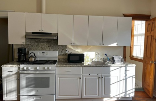 South Philadelphia Apartment | Sun Drenched 2 Bedroom w/Balcony & Laundry!