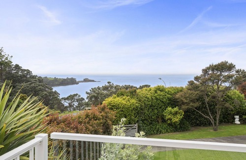 Leigh Cottage | Sun-drenched Bach - Leigh Holiday Home