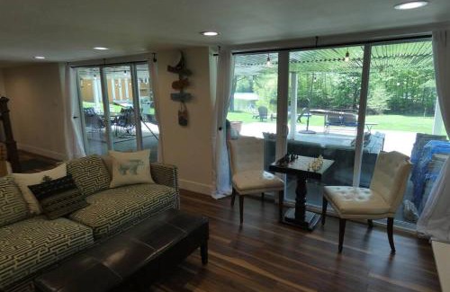 Monticello House | Sun Drenched Lakefront Cove