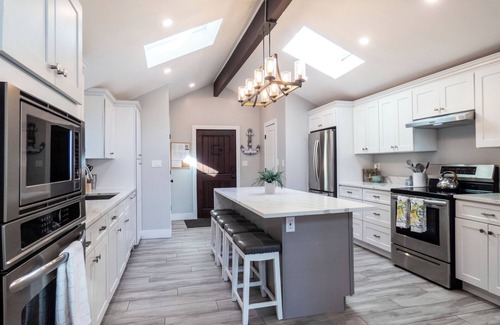 Monticello House | Sun Drenched Lakefront Cove