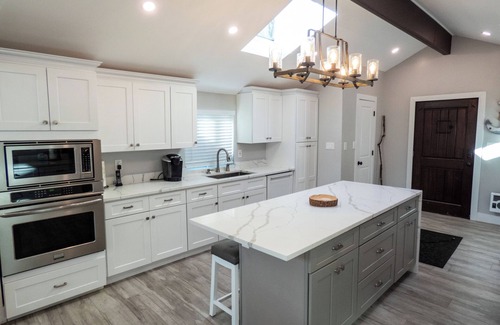 Monticello House | Sun Drenched Lakefront Cove