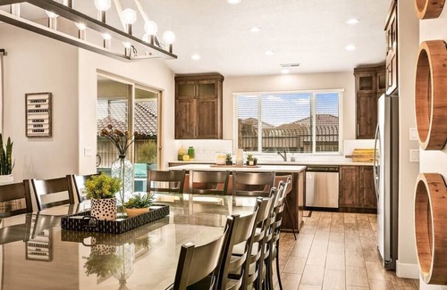 Santa Clara House | Sun-kissed in Paradise Village at Zion