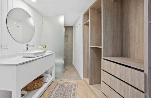 Gold Coast Apartment | Sun-kissed Serenity: Mediterranean in Burleigh